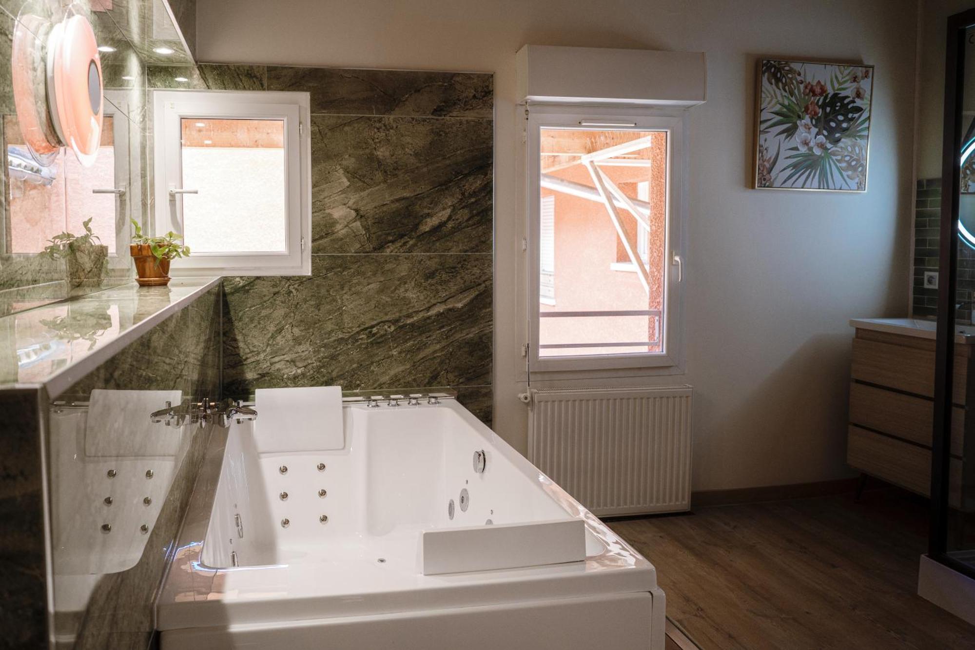 Appart Hotel Le 8 La Suite & Spa - Parking Gratuit - Mâcon Exterior foto